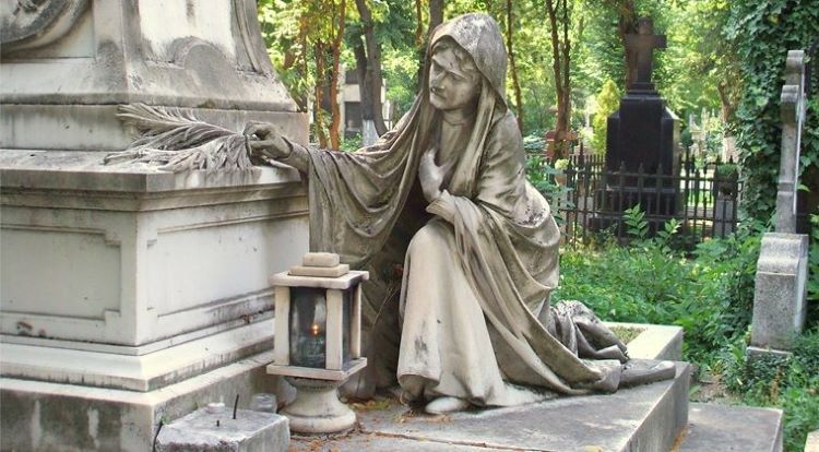 [Imaginea Cimitirului Bellu]