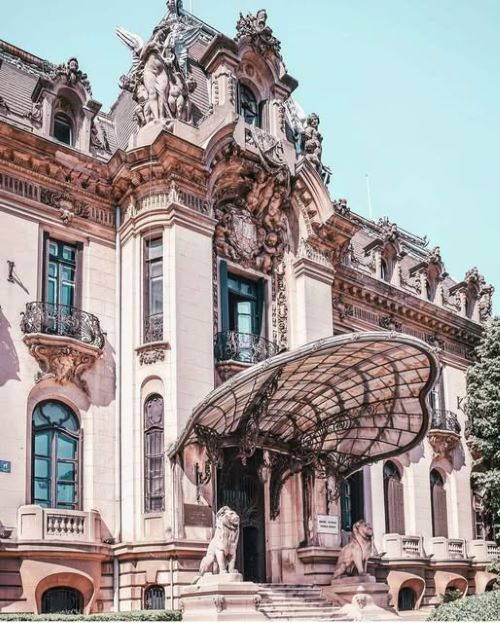[Imaginea Palatului Cantacuzino 2]