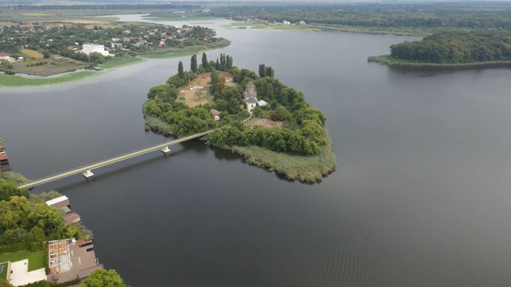 [Bild vom Kloster Snagov]